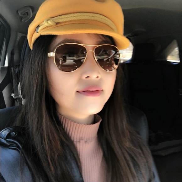 Meet your Posher, Linh - Picture 1 of 8